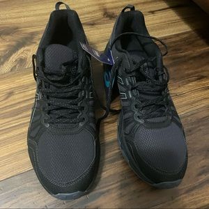New Oasis Men’s athletic shoes